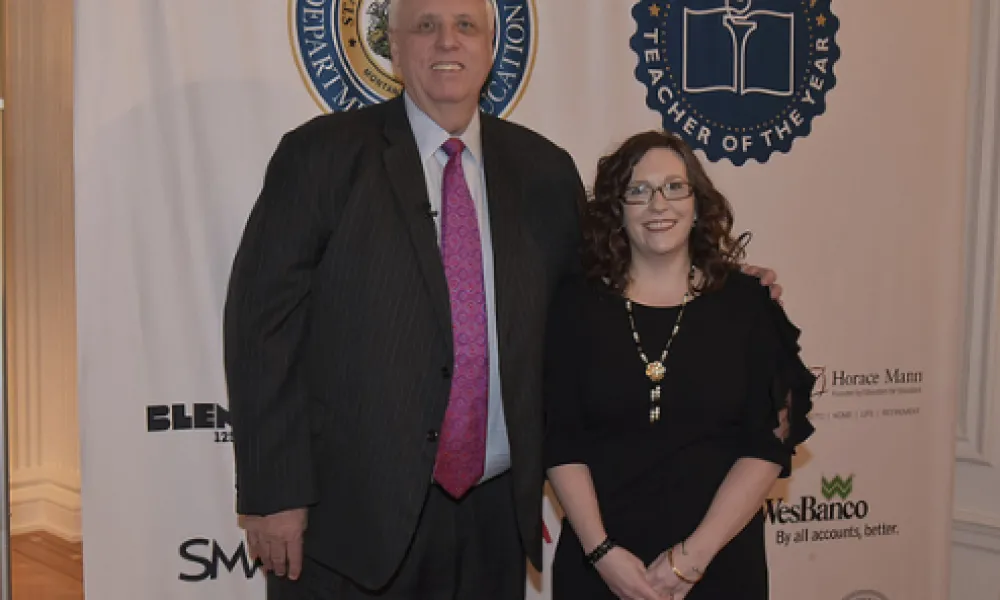 Governor Jim Justice poses with Jada